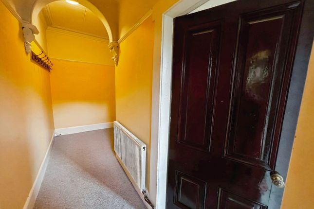 2, Elmwood Place, Bradford photo 2