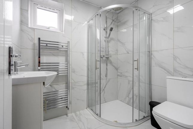 This Modern Bathroom Features A Sleek Design With ...