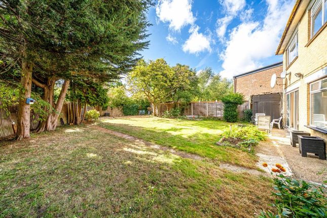 47, Longford Close, Hampton photo 4