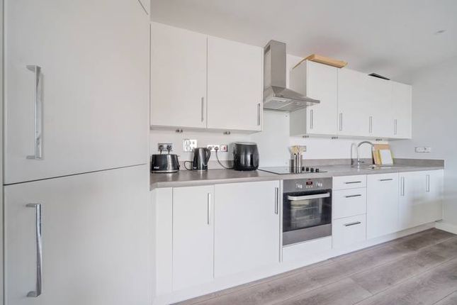 Flat for sale in Ilford Hill, Ilford, London