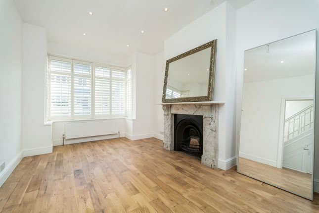 Flat to rent in Vera Road, London