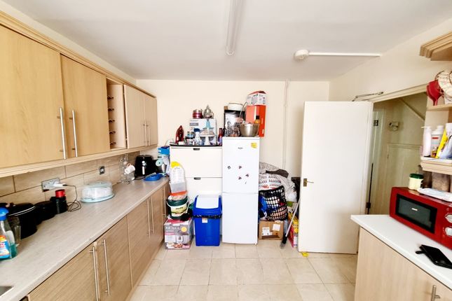 Maisonette to rent in High Road, London