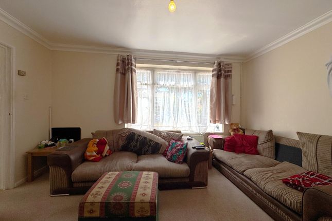 4, Whistler Close, Crawley photo 3