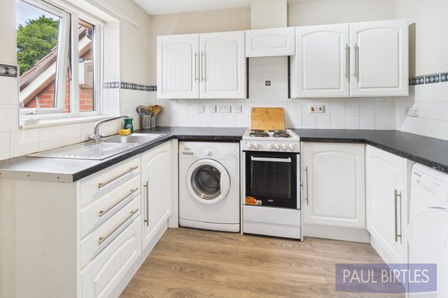 8, Orme Close, Urmston photo 3