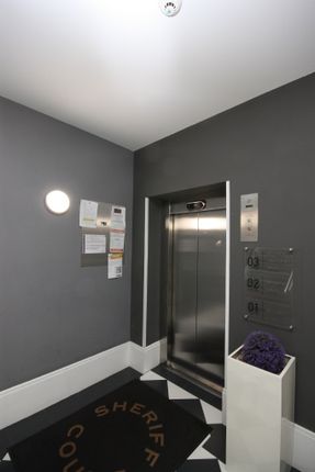 Flat 1/8 Sheriff Court 149 Ingram Street Glasgow G1 1DW, Glasgow photo 3