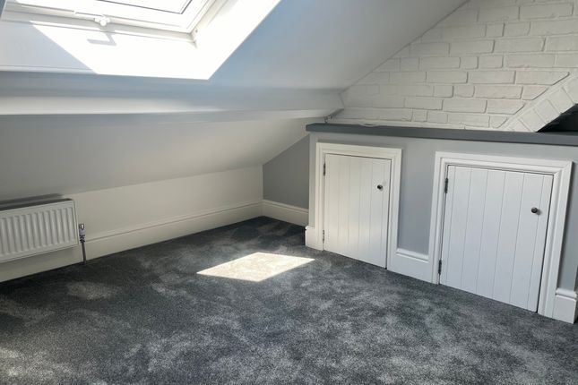 Thumbnail Maisonette to rent in London Road South, Lowestoft