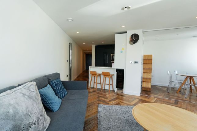 Flat 168, Eagle Point, London photo 2