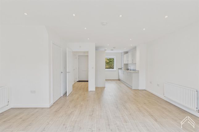 65344653, Rosefield Lane, Harlow photo 4