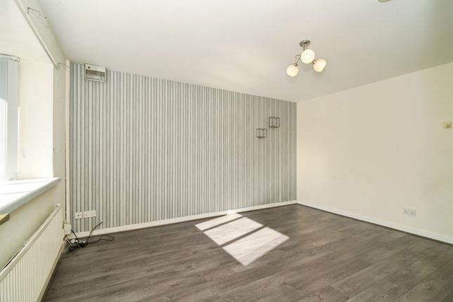 3, Pontefract Close, Manchester photo 4