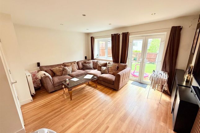 16, King George Way, London photo 3