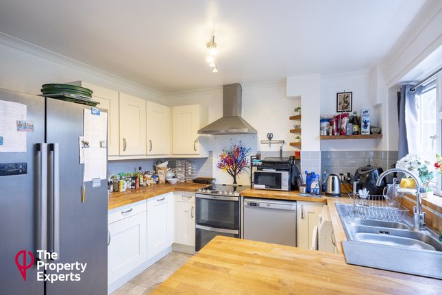 49, Sherbourne Drive, Reading photo 2