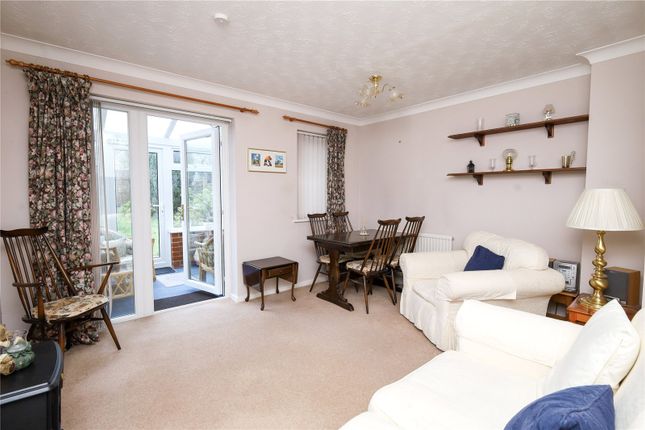 44, Fox Road, Surrey photo 2