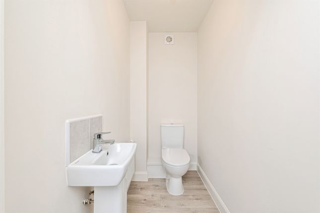 32, Windsor Road, Dewsbury photo 4