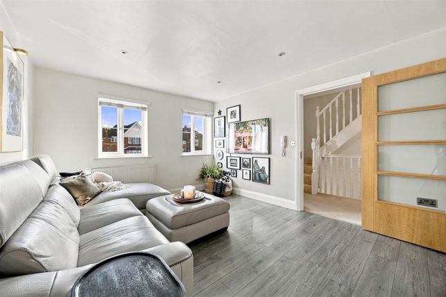 15B, Fairfield Road, Uxbridge photo 2