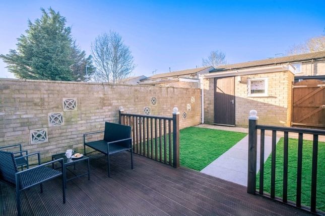 Room 2, Teviot Close, Corby photo 4