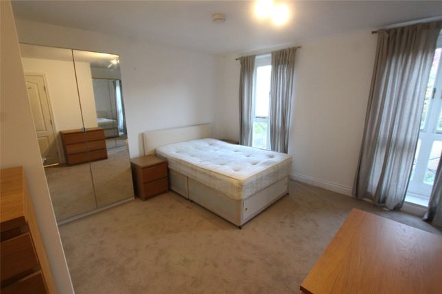 Room to rent in Brunel Road, London, Greater London