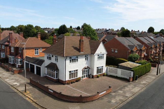 30 Stoughton Drive North, Leicester photo 2