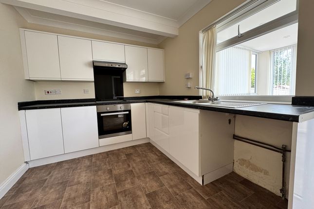 12, Kingston Avenue, GRANTHAM photo 3