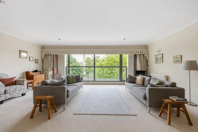 38, Century Court, Cheltenham photo 4