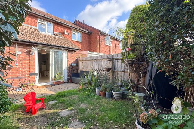 83, Braemore Close, Thatcham photo 4