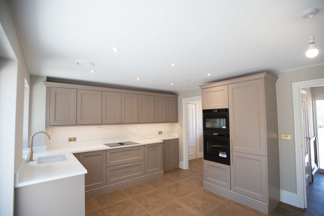 8 Bonnington Yard, Station Road, Bishop's Stortford photo 2