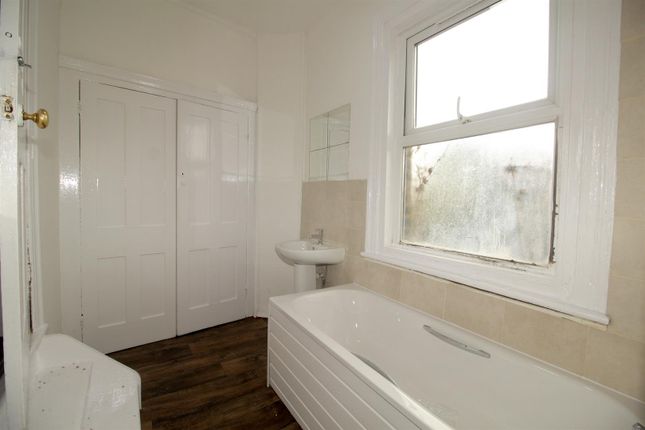 25a, Silver Street, Middlesex photo 4