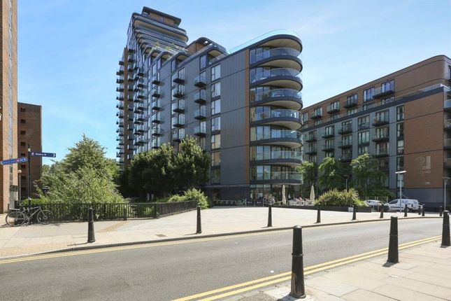 Flat for sale in Park Vista Tower, 5 Cobblestone Square, Wapping