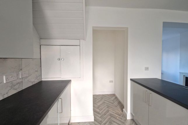 2, Westbourne Crescent, PONTEFRACT photo 3