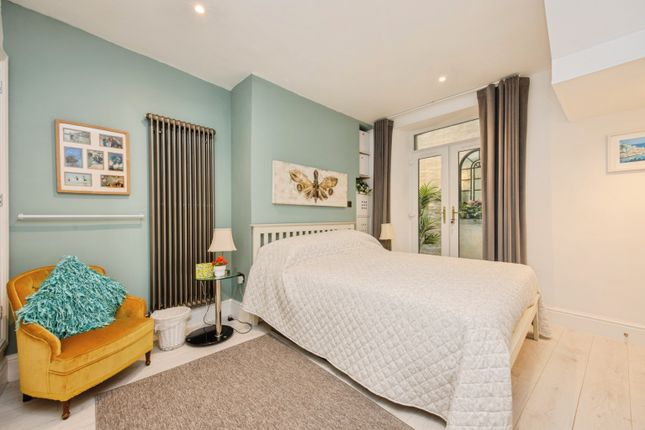 2 Sunny Bank, Princes Square, Looe photo 3