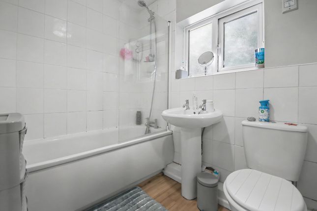 40 Squirrel Drive, Southampton photo 4
