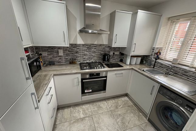 64c, Buxton Crescent, Leicester photo 3