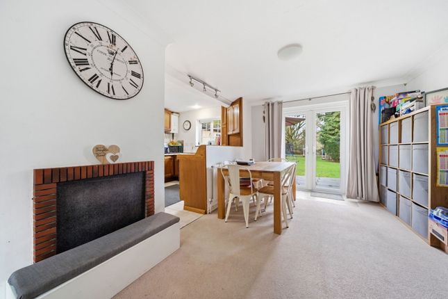 43, Nightingale Crescent, West Horsley photo 4