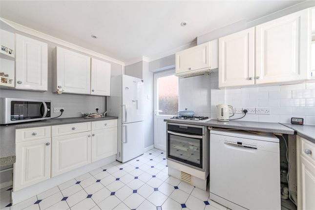 33, Pinewood Grove, Addlestone photo 4