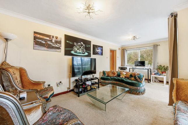 10, Minster Court, London photo 3