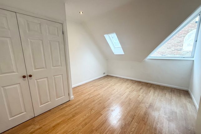 Flat 16, Westbrook Centre, Cowplain photo 4