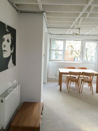 20 Lockhart Close, MacKenzie Road, London photo 3