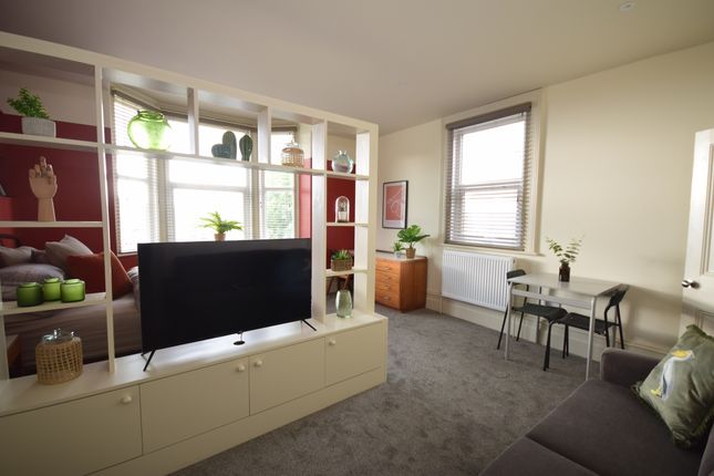 Thumbnail Room to rent in Waverley Road, Southsea