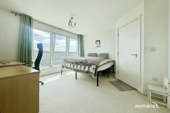 1008 Skyline Plaza,, Alencon Link, Hampshire photo 4