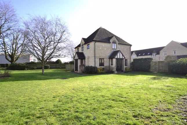 Thumbnail Flat for sale in Beechgate, Witney