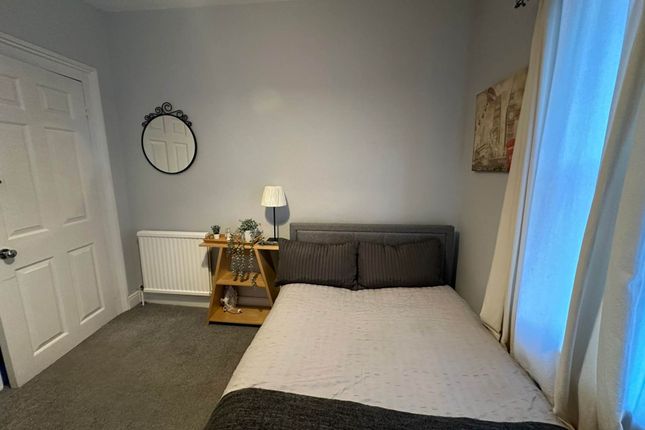 Thumbnail Room to rent in Stoke Road, Guildford, Guildford