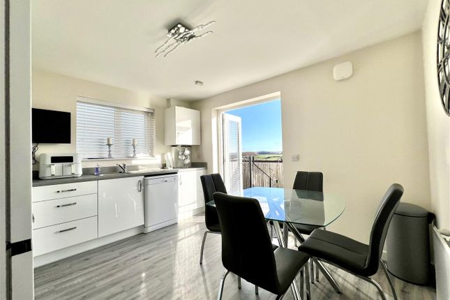 51, Elm Park, Hill Of Beath photo 4