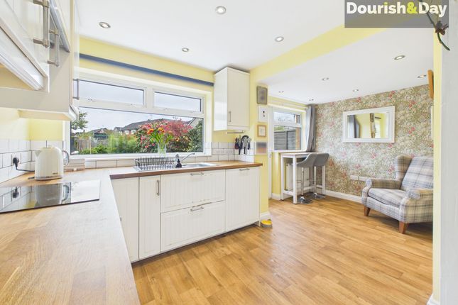 21 Braunton Avenue, Stafford photo 2