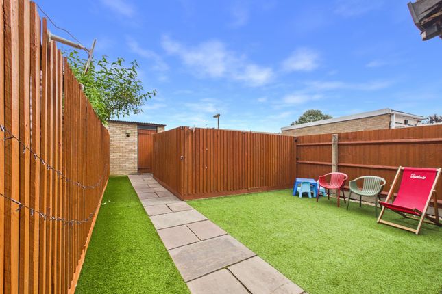 32 Beech Close, Huntingdon photo 4