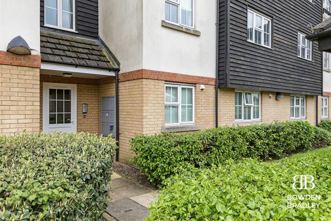 Flat for sale in Retreat Way, Chigwell