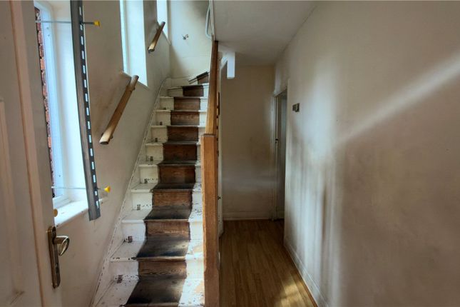 32, Orchard Way, Surrey photo 4