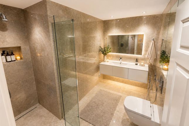 Flat 1, 64, Hendon Lane, London photo 2