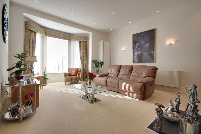 Flat for sale in Grassdale Park, Brough