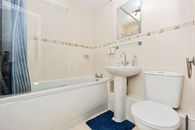 30, Abbotside Close, Manchester photo 4