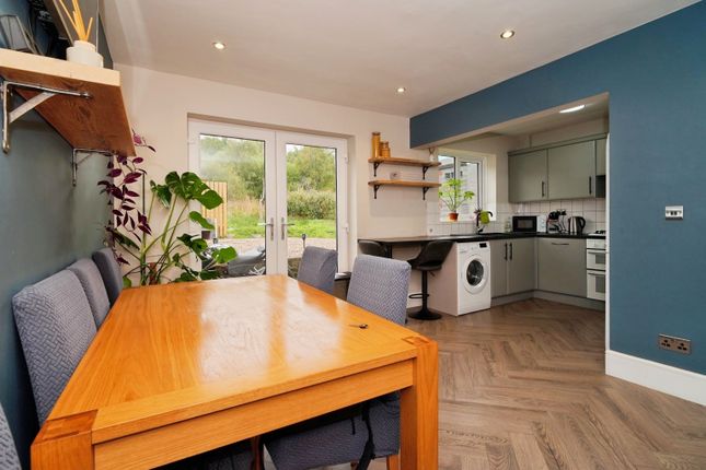 29, Banks Crescent, Huddersfield photo 2