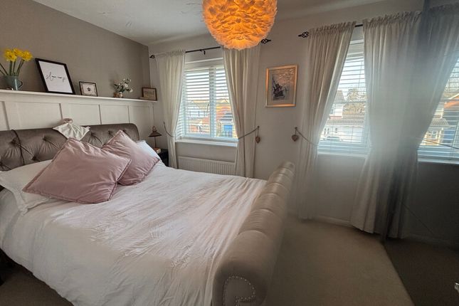 17, Alsop Close, London Colney photo 5